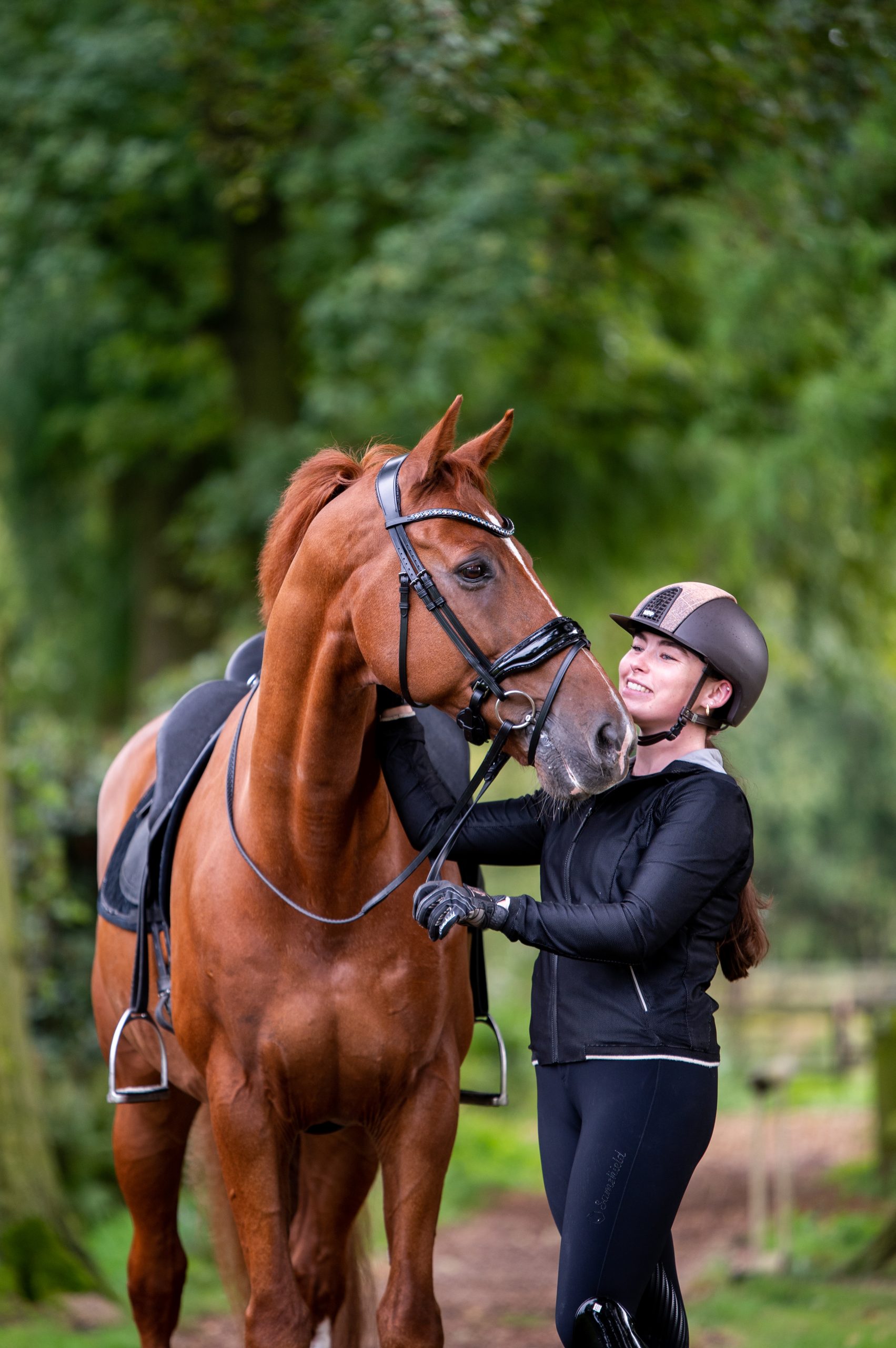 WINNER Snaffle | Patent | Black Crystal Rock Trim | FULL - Image 3